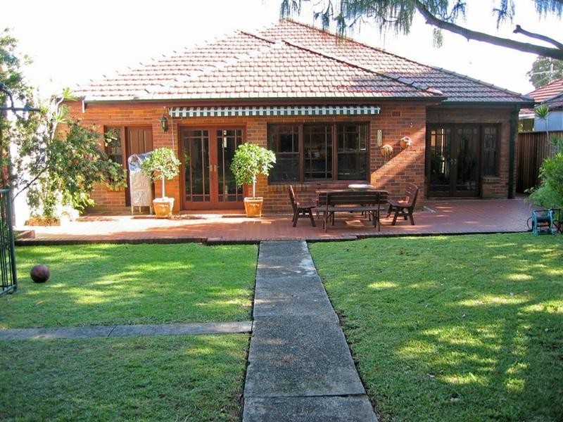 11 Burrell Street, Beverly Hills NSW 2209