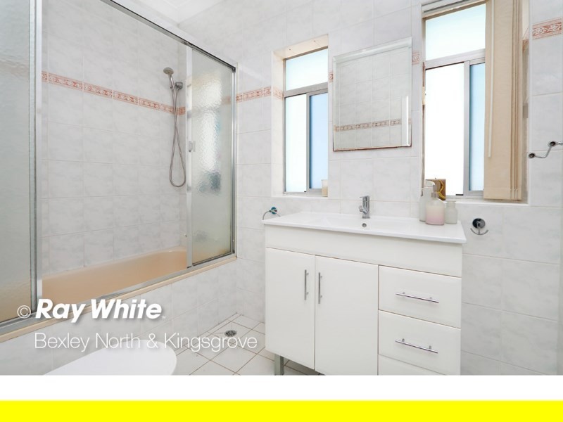 2 Gunyah Crescent, Roselands NSW 2196