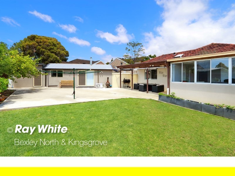 2 Gunyah Crescent, Roselands NSW 2196