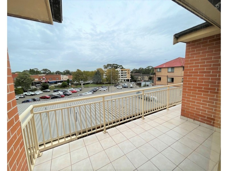 10/8-20 Sarsfield Circuit, Bexley North NSW 2207