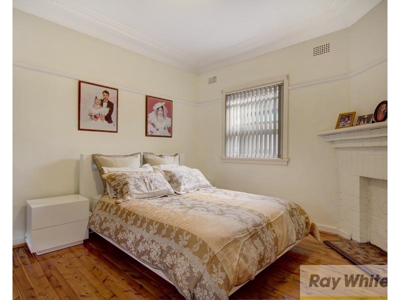 27 Caroline Street, Kingsgrove NSW 2208