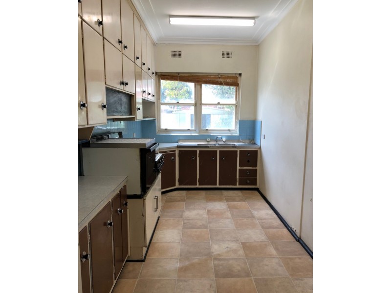 17 Mayfair Crescent, Beverly Hills NSW 2209