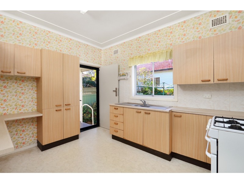 46 Roseview Avenue, Roselands NSW 2196