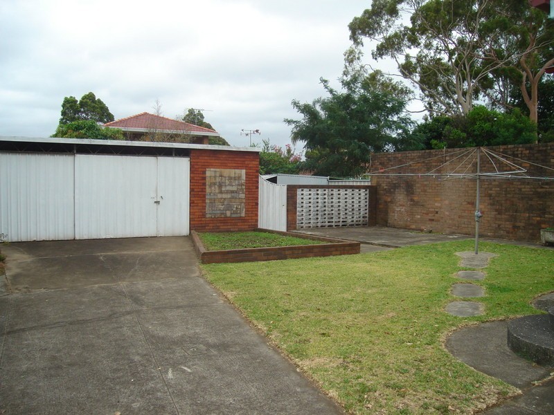 6 New England Drive, Kingsgrove NSW 2208