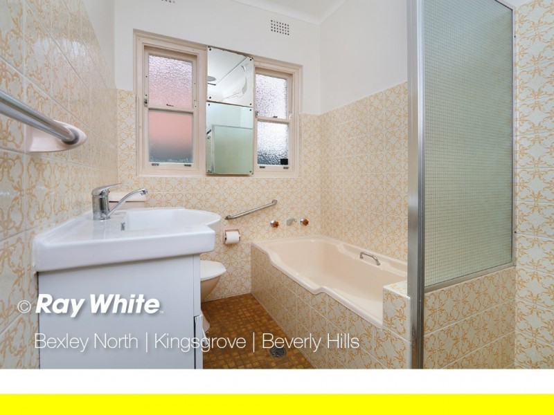 25 New England Drive, Kingsgrove NSW 2208