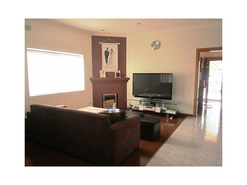 19 Karingal Street, Kingsgrove NSW 2208