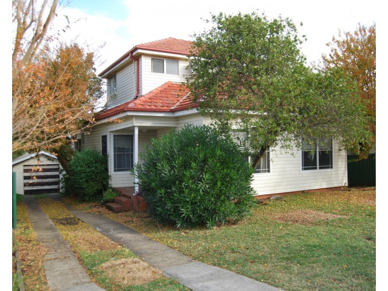 6 Leigh Avenue, Roselands NSW 2196