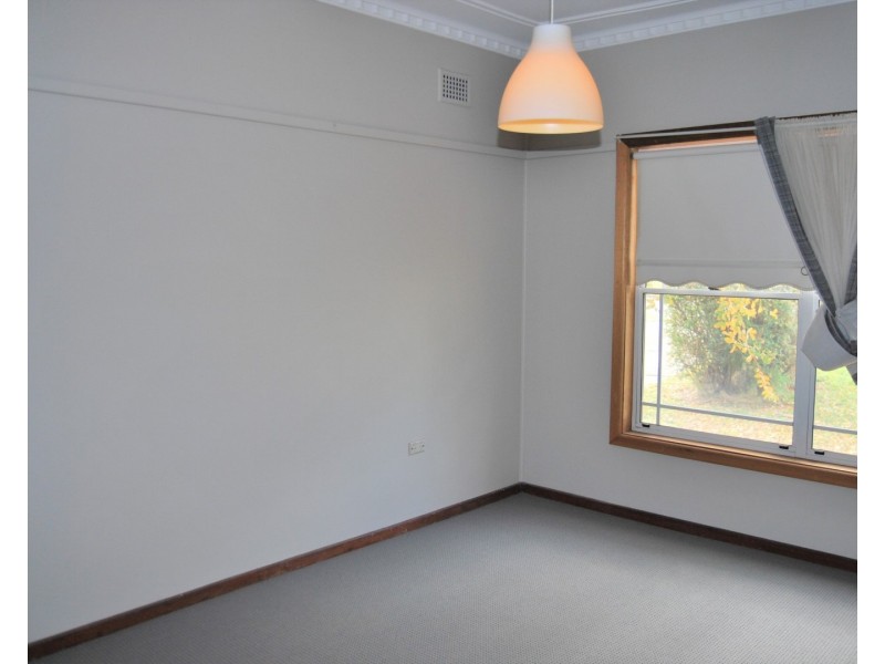 6 Leigh Avenue, Roselands NSW 2196