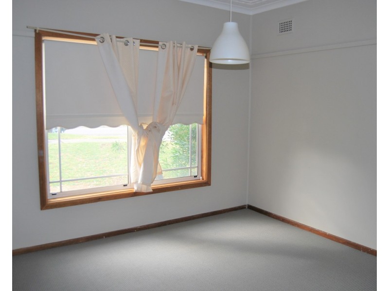 6 Leigh Avenue, Roselands NSW 2196