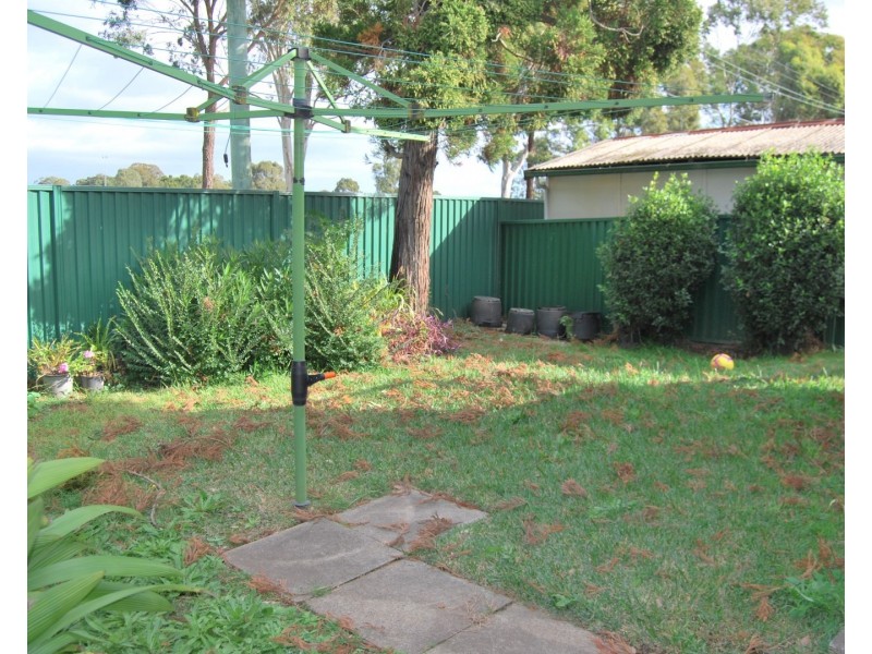 6 Leigh Avenue, Roselands NSW 2196