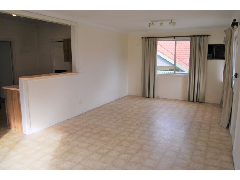 20 Leigh Avenue, Roselands NSW 2196