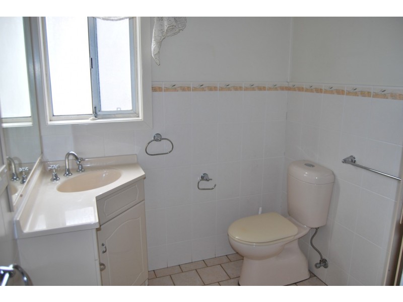 20 Leigh Avenue, Roselands NSW 2196