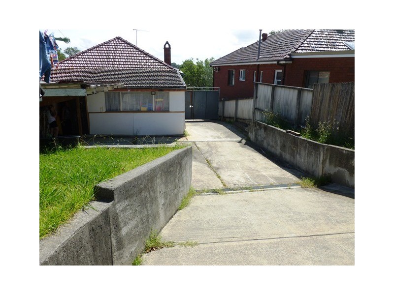 10 Lees Road, Kingsgrove NSW 2208