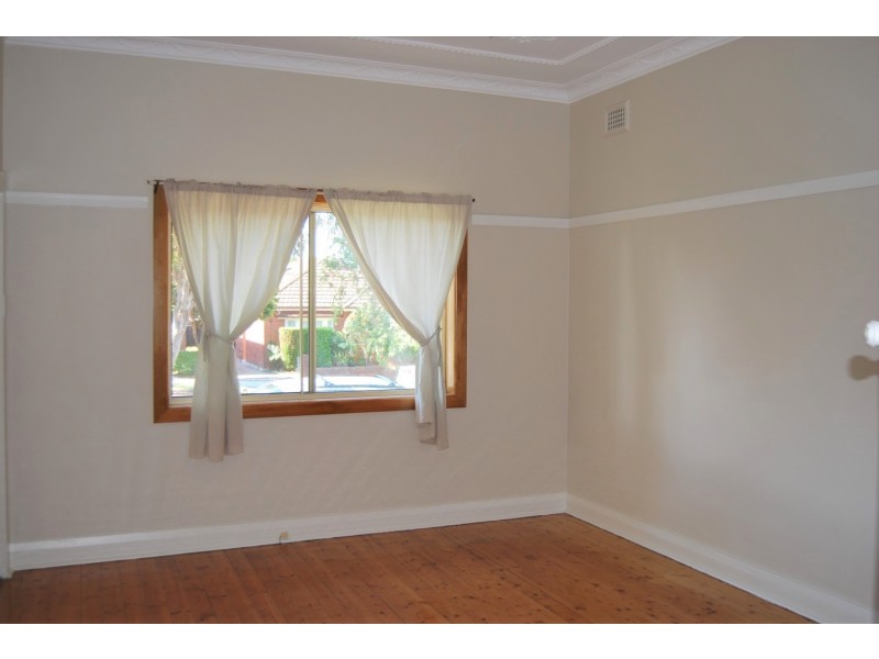 8 Farrell Road, Kingsgrove NSW 2208