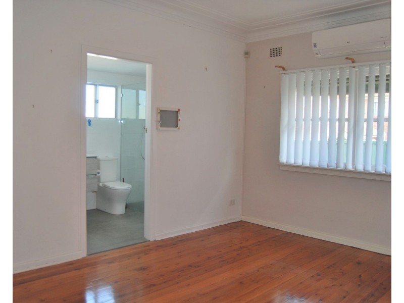 17 Roseland Avenue, Roselands NSW 2196