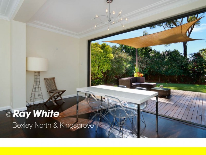 10 New England Dr, Kingsgrove NSW 2208