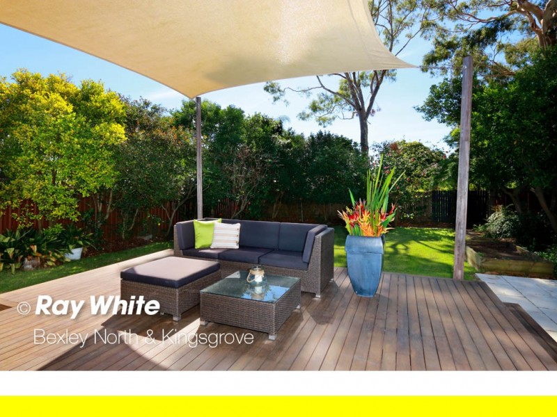 10 New England Dr, Kingsgrove NSW 2208