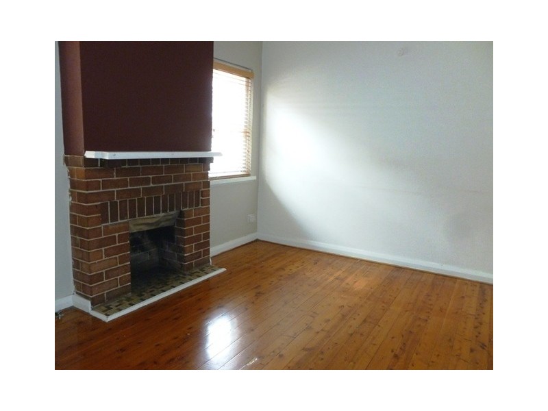 10 Lees Road, Kingsgrove NSW 2208