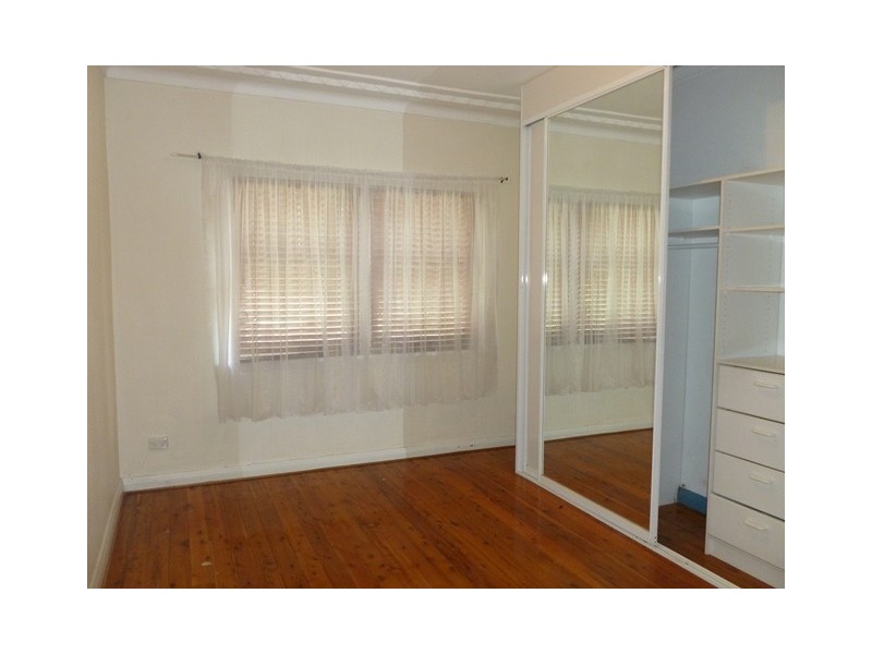 10 Lees Road, Kingsgrove NSW 2208