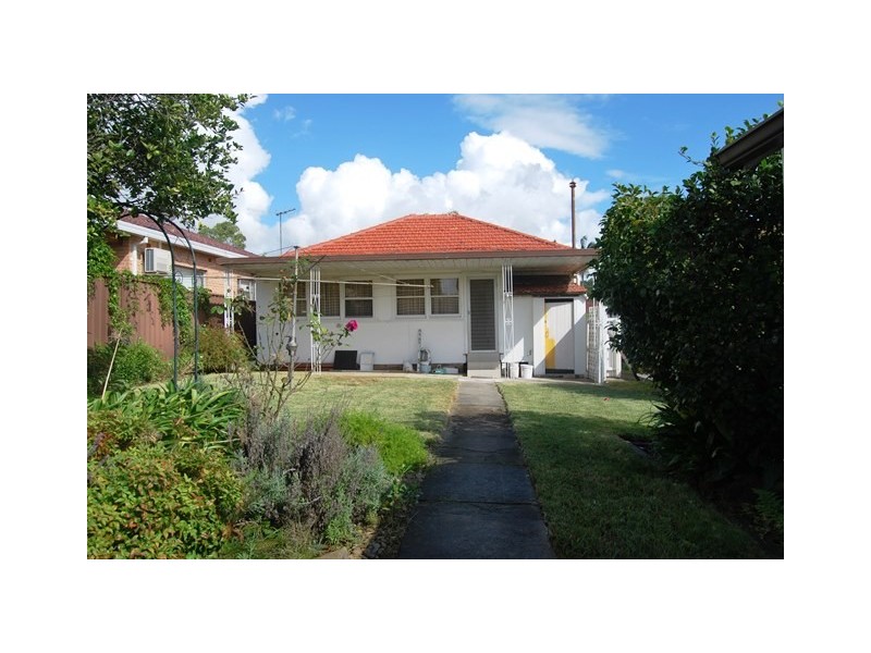 18 Rosemeath Avenue, Kingsgrove NSW 2208