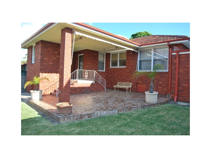 8 Staples Street, Kingsgrove NSW 2208