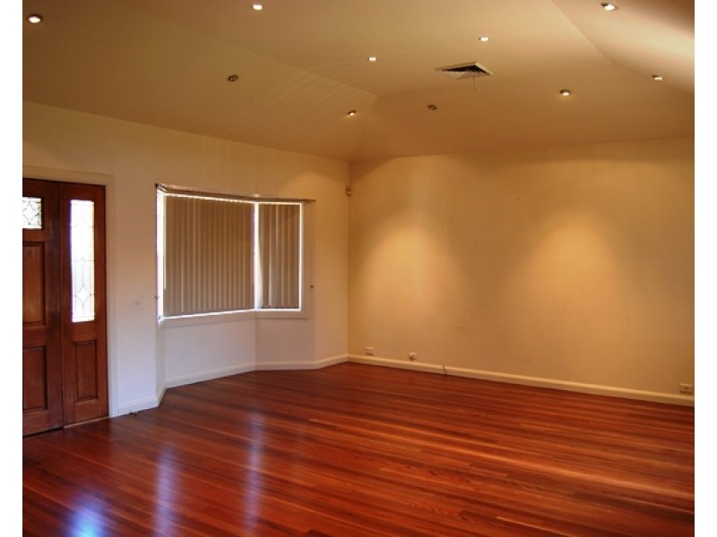 6 McCallum Street, Roselands NSW 2196