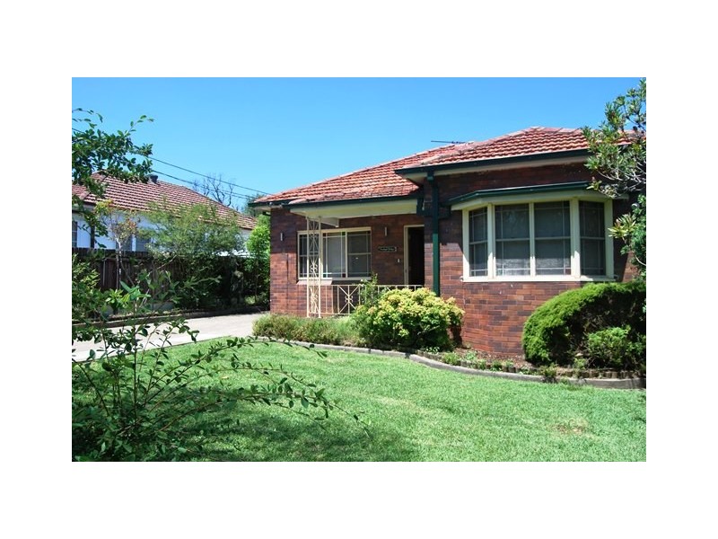 18 Dunlop Street, Roselands NSW 2196