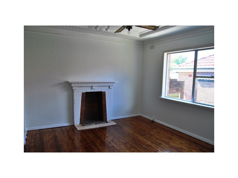 52 VIVIENNE STREET, Kingsgrove NSW 2208