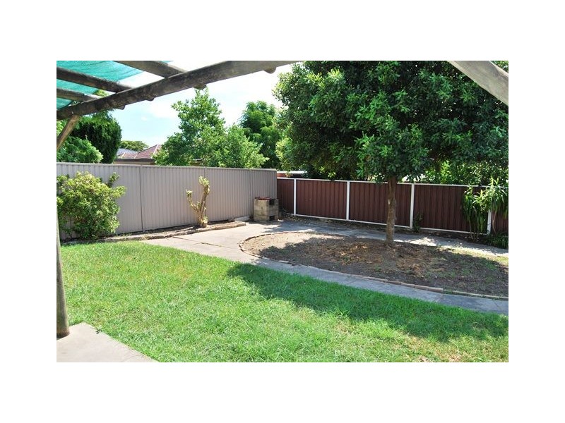 52 VIVIENNE STREET, Kingsgrove NSW 2208