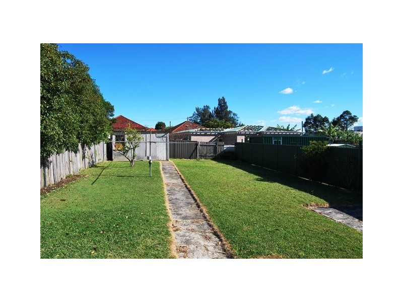 13 Hobbs Street, Kingsgrove NSW 2208