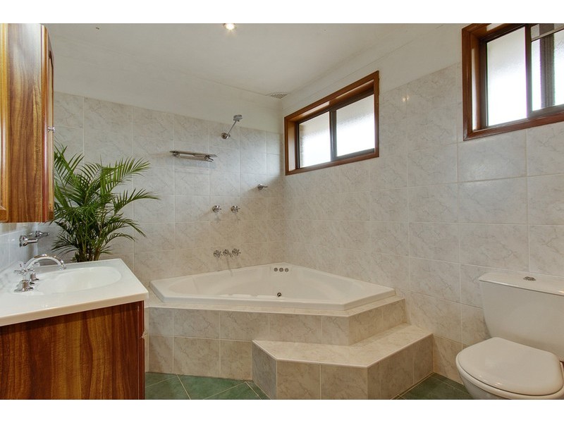 32 Joseph Banks Drive, Kings Langley NSW 2147