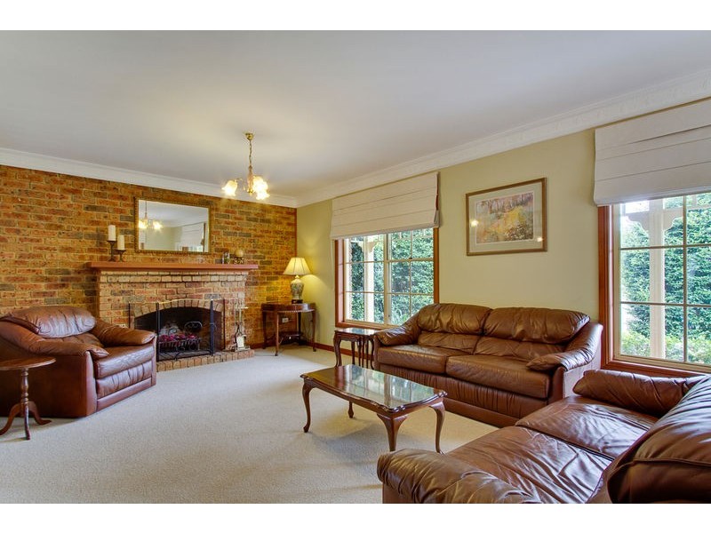 9 LEMONWOOD PLACE, Castle Hill NSW 2154