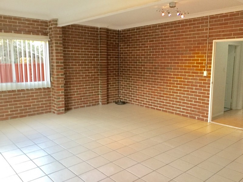 2/53 James Meehan Street, Windsor NSW 2756
