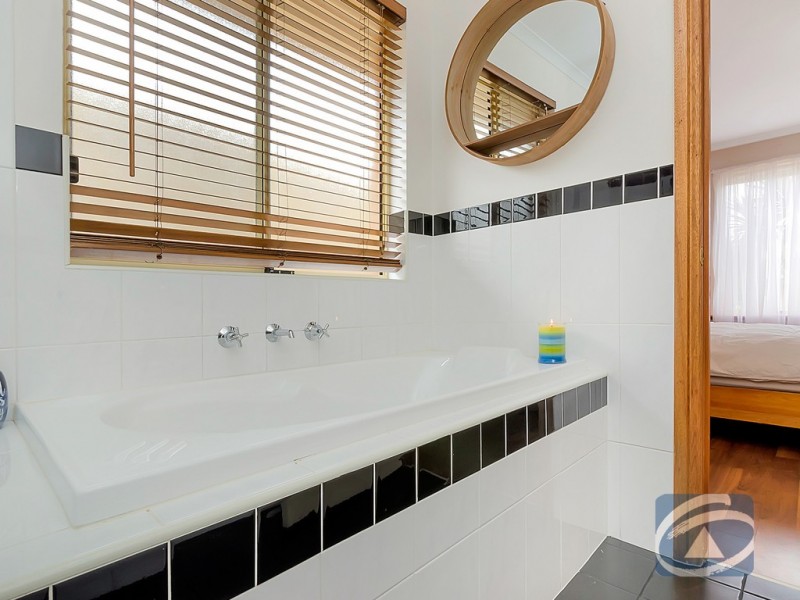 16 Kalyvas Drive, Munno Para West SA 5115