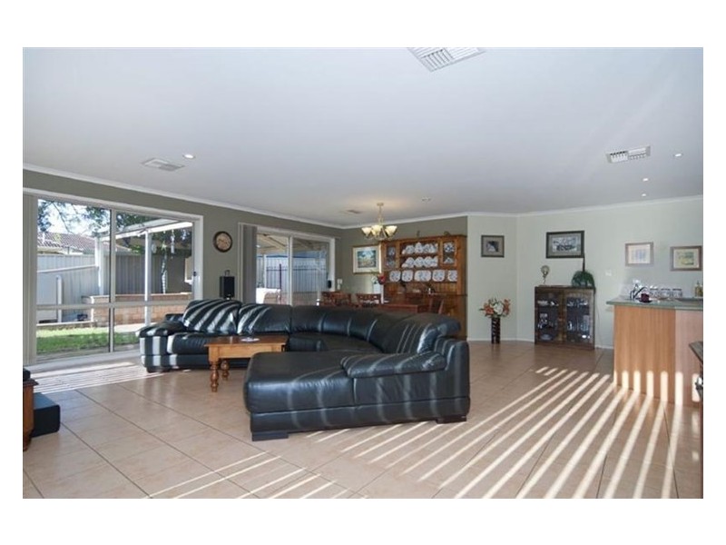 19 Gleeson Grove, Evanston Park SA 5116