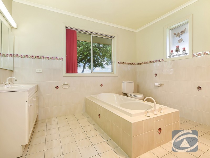 4 Dixon Road, Buchfelde SA 5118