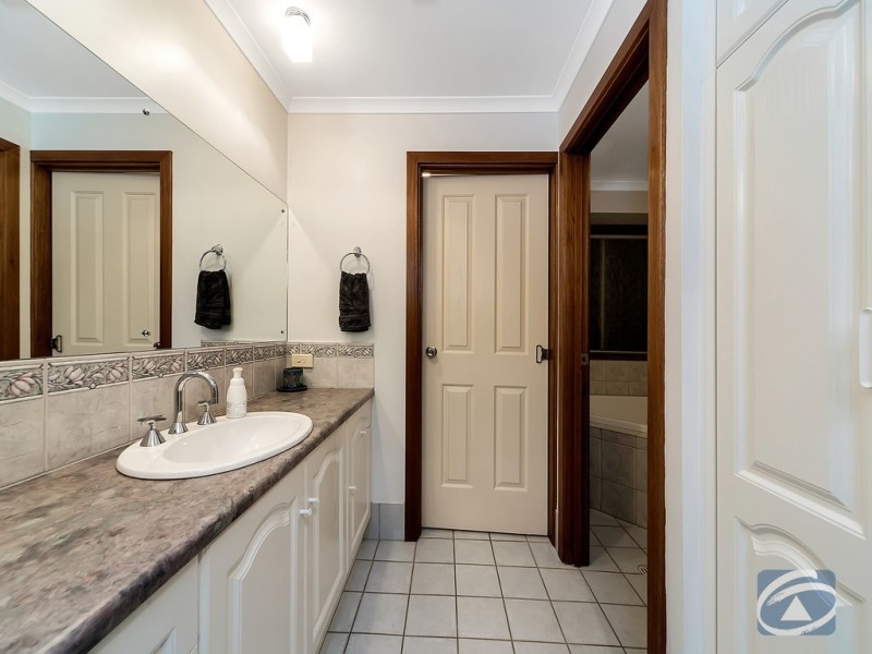 21 Whinnen Street, Evanston Park SA 5116