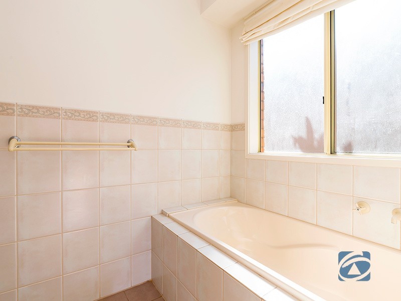 34 Rossiter Drive, Evanston Park SA 5116