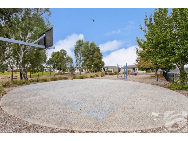 77 Lakeside Drive, Andrews Farm SA 5114