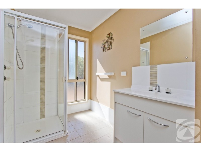 29 Kestrel  Crescent, Thompson Beach SA 5501