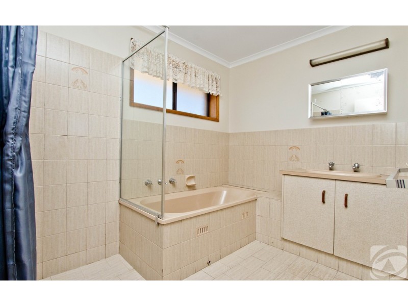 1 Angle Vale Road, Evanston Gardens SA 5116