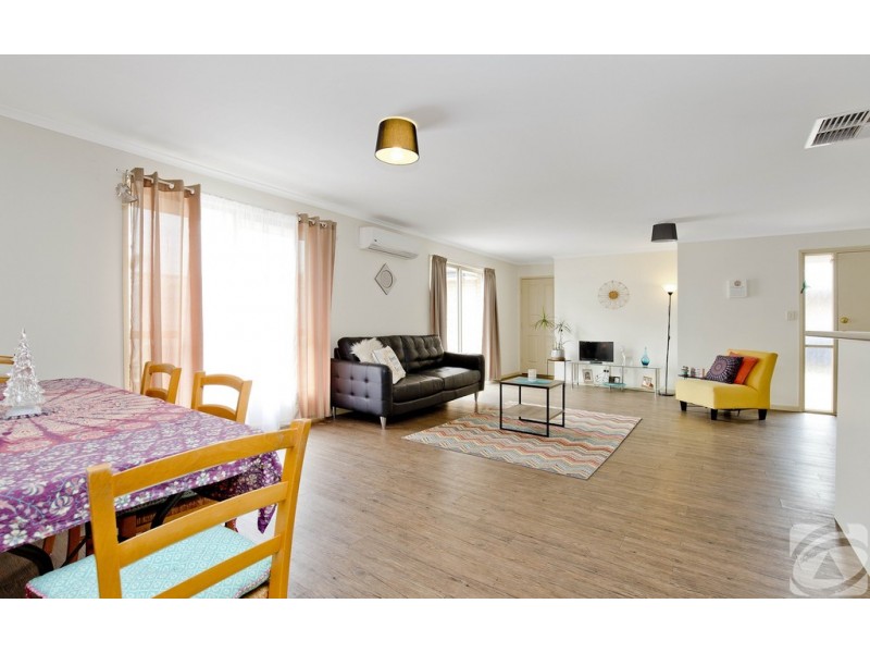 1D Young Terrace, Evanston Gardens SA 5116