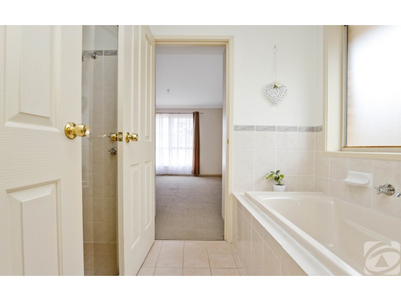 1D Young Terrace, Evanston Gardens SA 5116