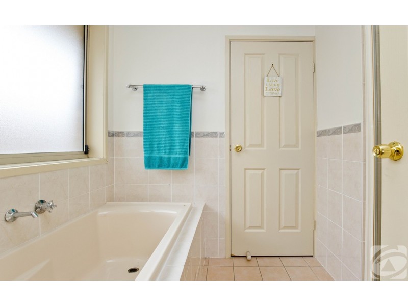 1D Young Terrace, Evanston Gardens SA 5116