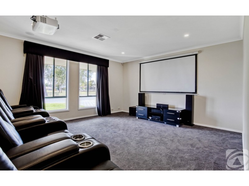 2 Rossiter Drive, Evanston Park SA 5116