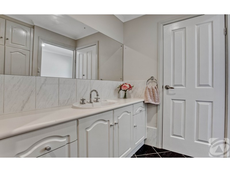 2 Rossiter Drive, Evanston Park SA 5116