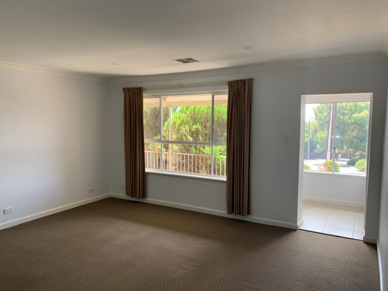 1 Cremin Street, Fairview Park SA 5126