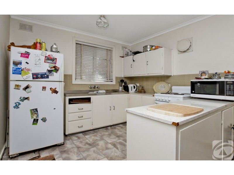 15 Woodlands Road, Elizabeth Downs SA 5113