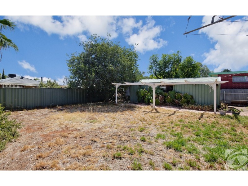 15 Woodlands Road, Elizabeth Downs SA 5113