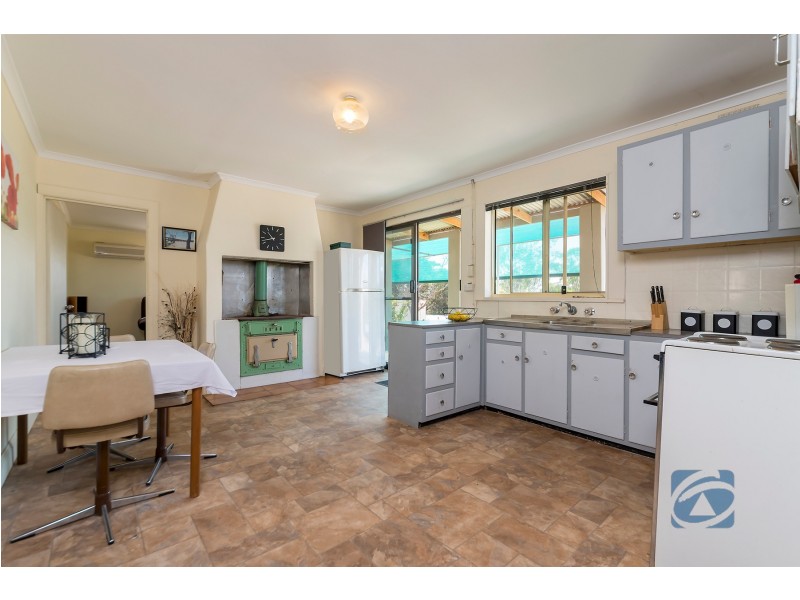 38 Acland Street, Blanchetown SA 5357